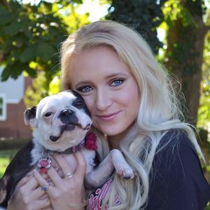 Meet your Posher, Caitlin